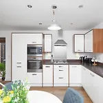 Derby City Centre - Train Station Roof Terrace House 3 Bed