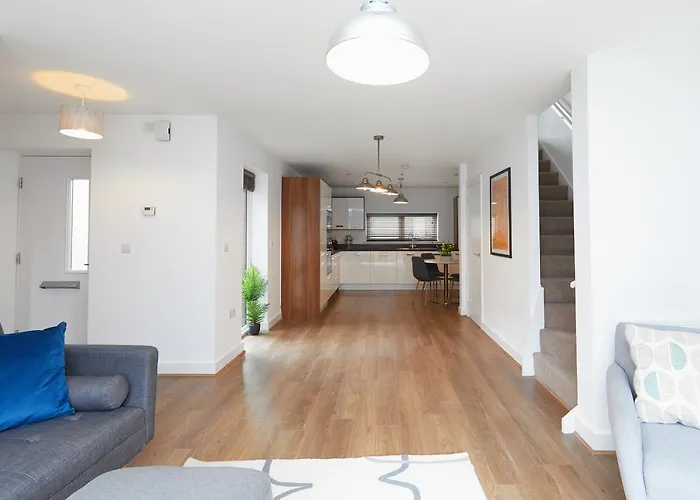 Derby City Centre - Train Station Roof Terrace House 3 Bed