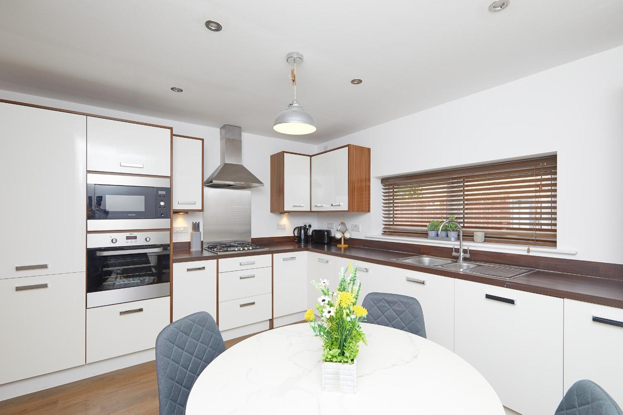 City Centre - Train Station Roof Terrace House 3 Bed Holiday home *